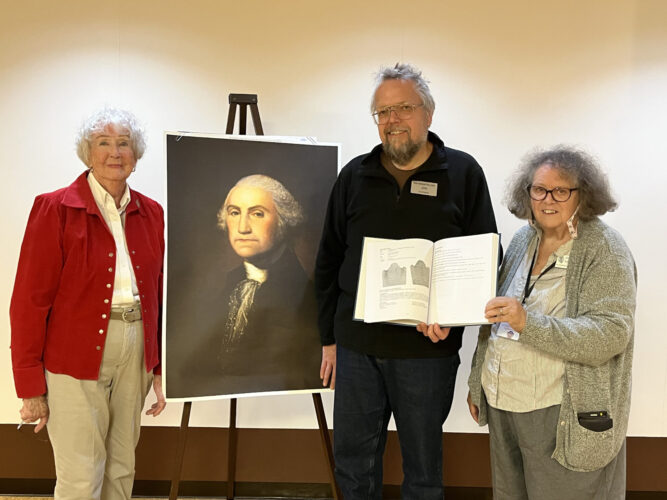 DAR donates book to Ross Library